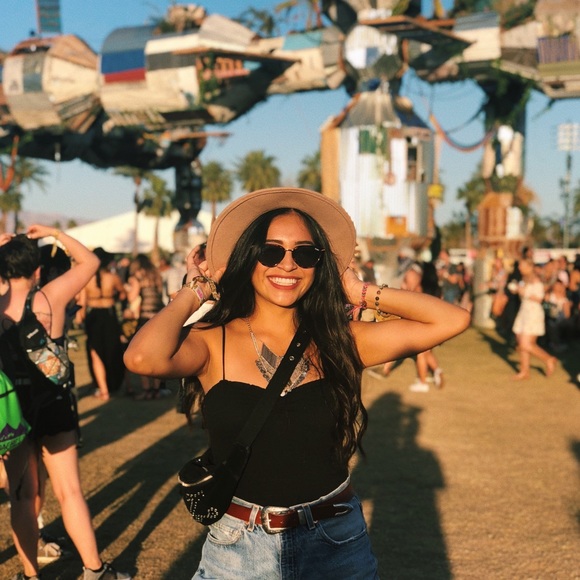 Meet your Posher, Emily - Picture 1 of 8